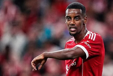 Alexander Isak's First Appearance Brings Glamour Amid Noticeable Lack of Match Fitness