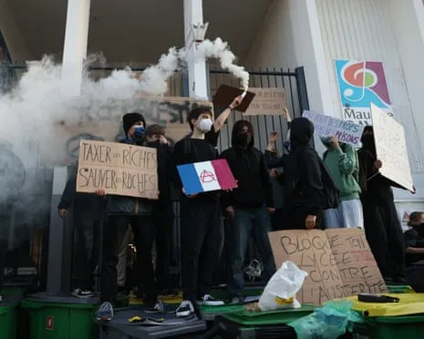 New French PM Faces Intense Scrutiny as Countrywide Strikes Disrupt Education and Transport